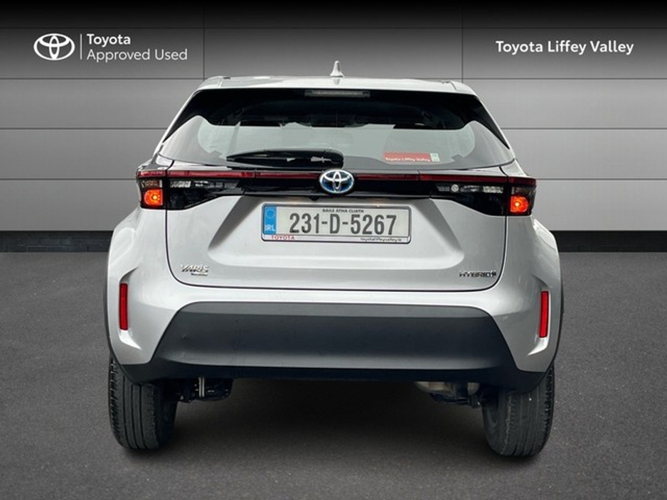 2023 Toyota Yaris Cross - image 4