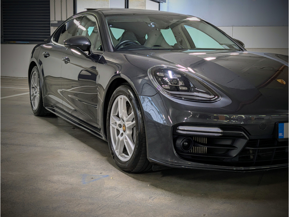 2018 Porsche Panamera - image 7