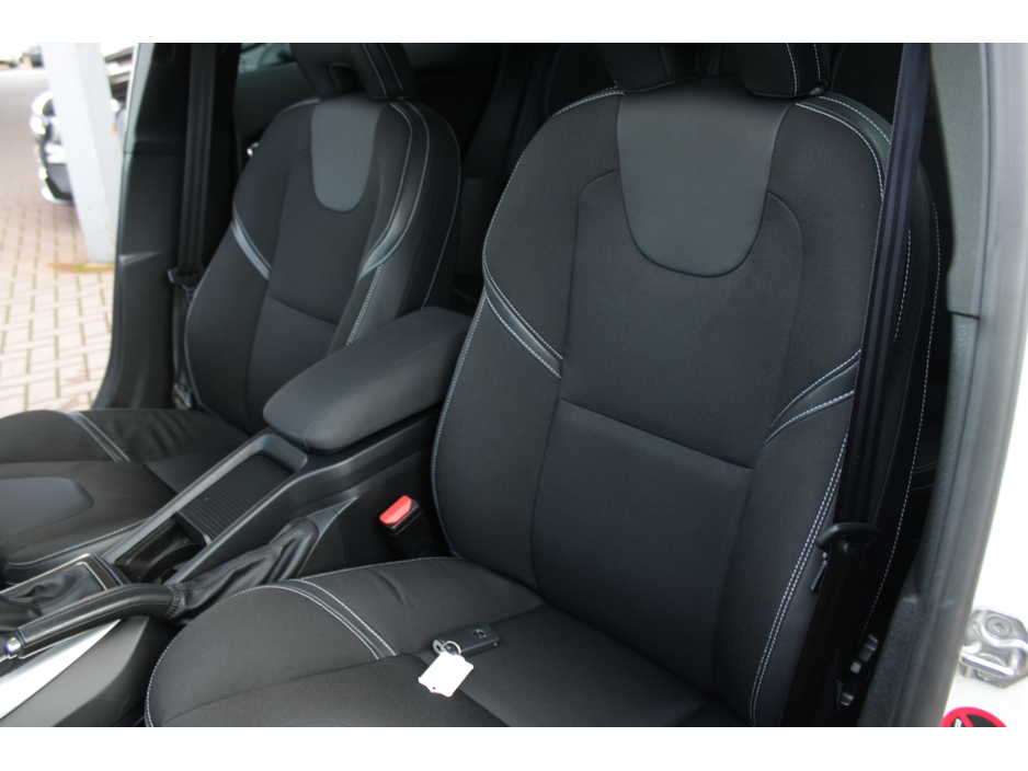 2016 Volvo V40 2.0D4 SPORT 5DR HATCHBACK AUTO HUGE SPEC  // 1 OWNER CAR // AS NEW CONDITION THROUGHOUT // BUY WITH CONFIDENCE AA AND SIMI APPROVED DEALER 2025 // FINANCE ARRANGED // €14,950