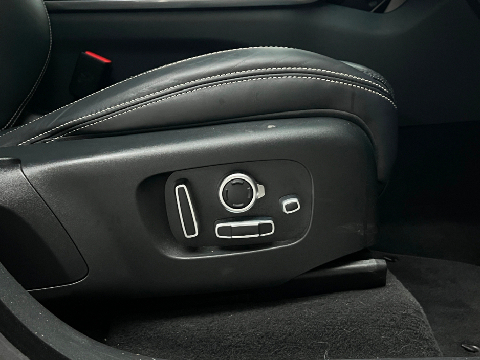 2022 Land Rover Range Rover Velar R-DYNAMIC HSE P400E *PAN ROOF* €52,990