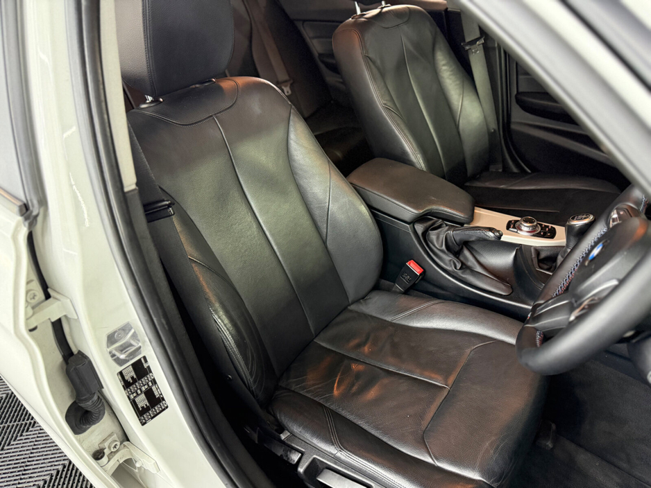 2016 BMW 3 Series - image 23