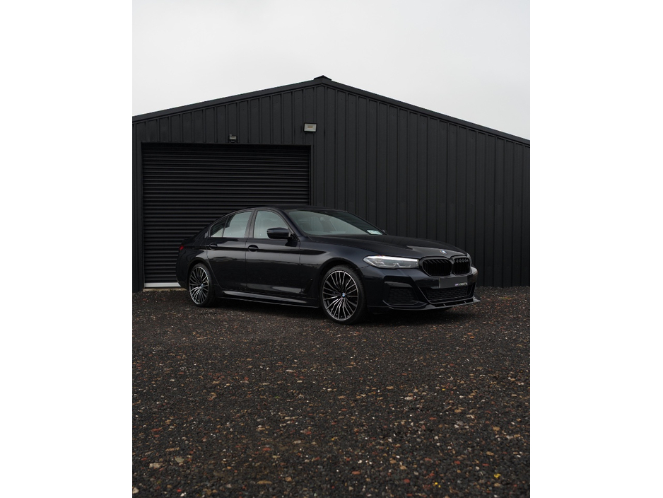 2021 BMW 5 Series - image 4