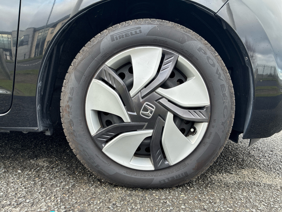 2015 Honda Fit 1.5L Petrol Hybrid Automatic €10,950