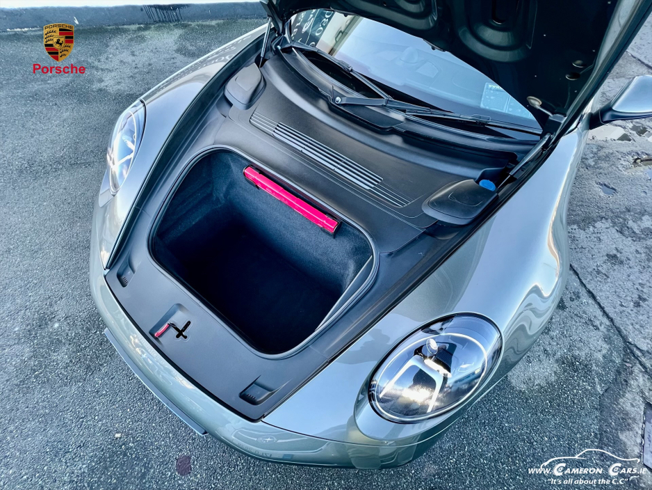 2020 Porsche 911 CARRERA 4SPEED Aventurine Green Metallic €144,950