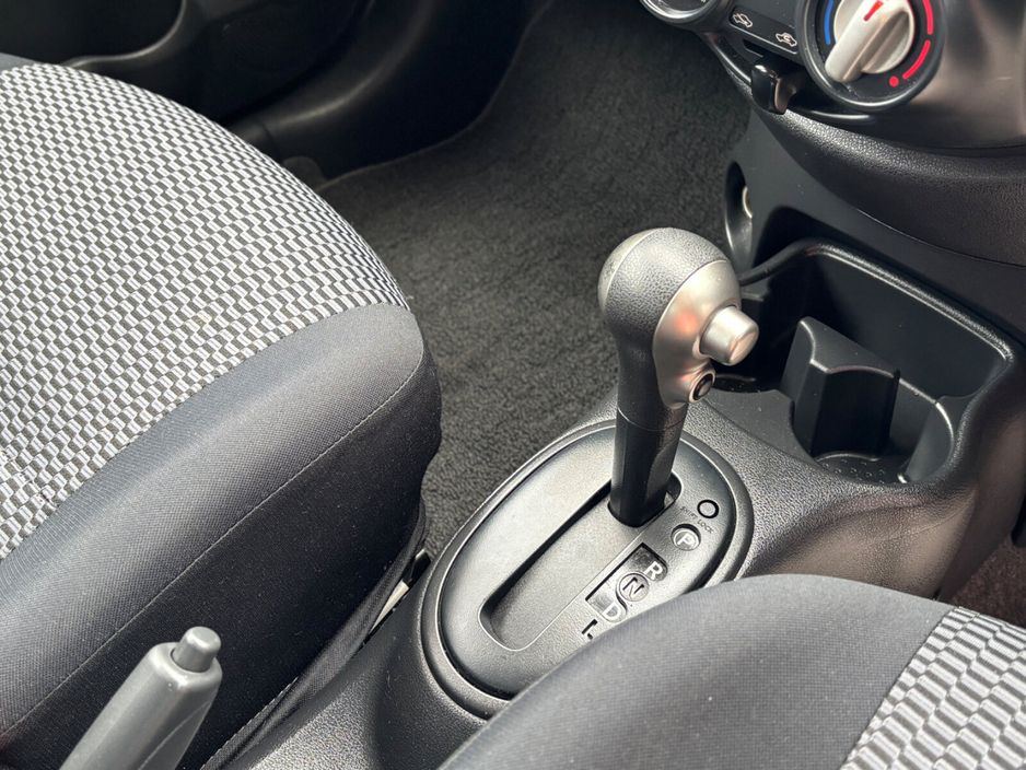 2015 Nissan March - image 6