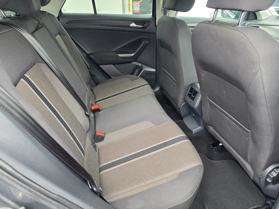 2018 Volkswagen T-Roc - image 10