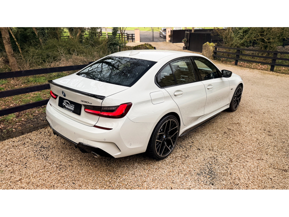 2021 BMW 3 Series - image 9