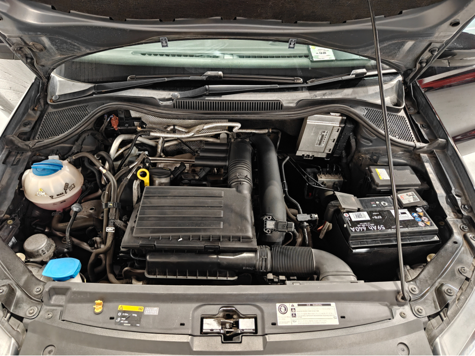 2015 Volkswagen Polo - image 21