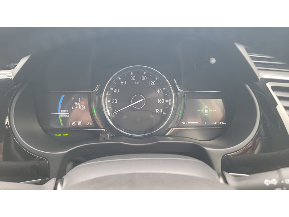 2017 Honda Grace - image 19