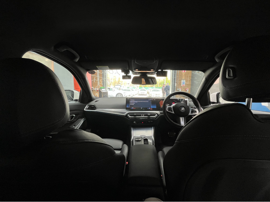 2024 BMW 3 Series - image 21