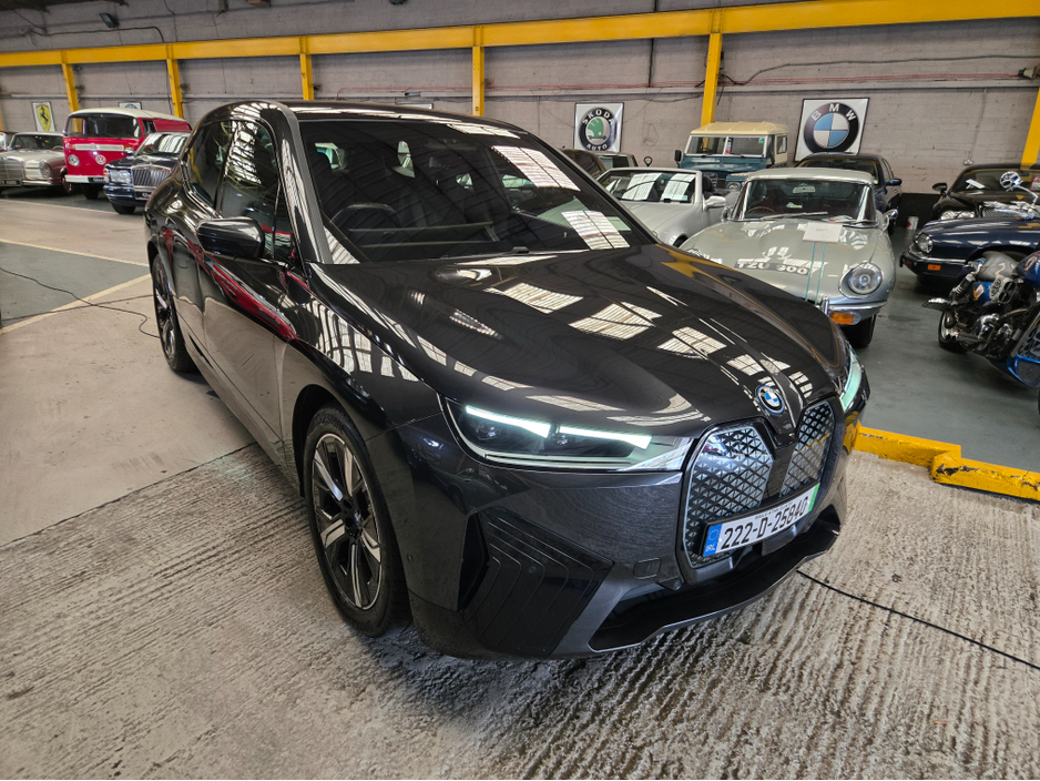 2022 BMW iX - image 8