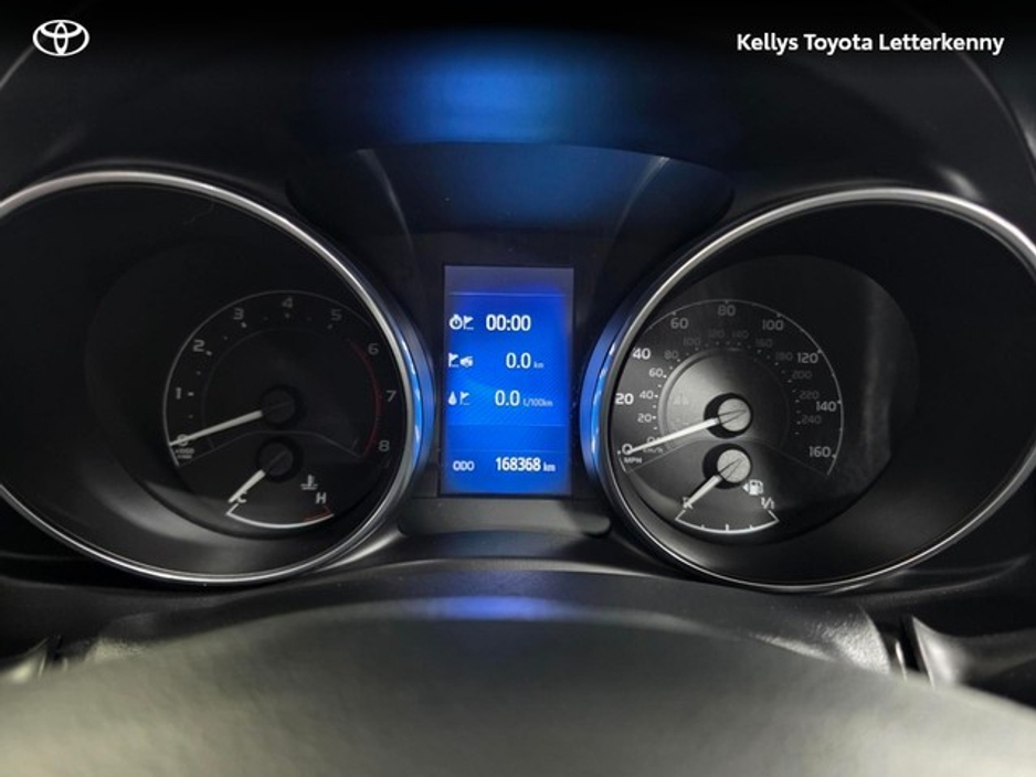 2016 Toyota Auris - image 14