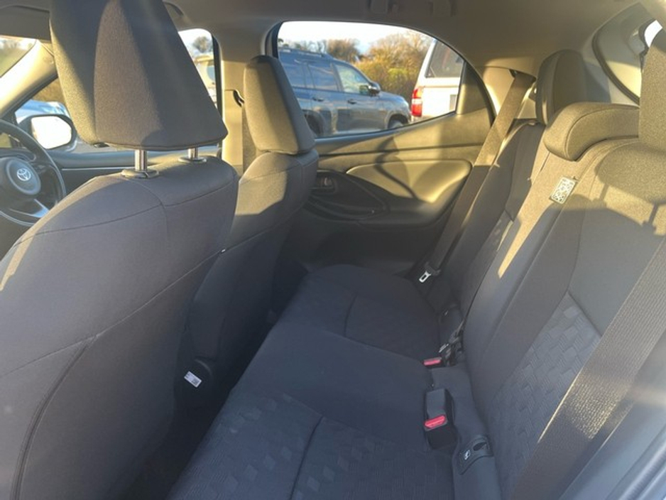 2025 Toyota Yaris - image 7