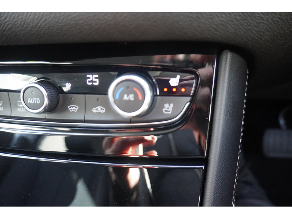 2023 Opel Grandland - image 16