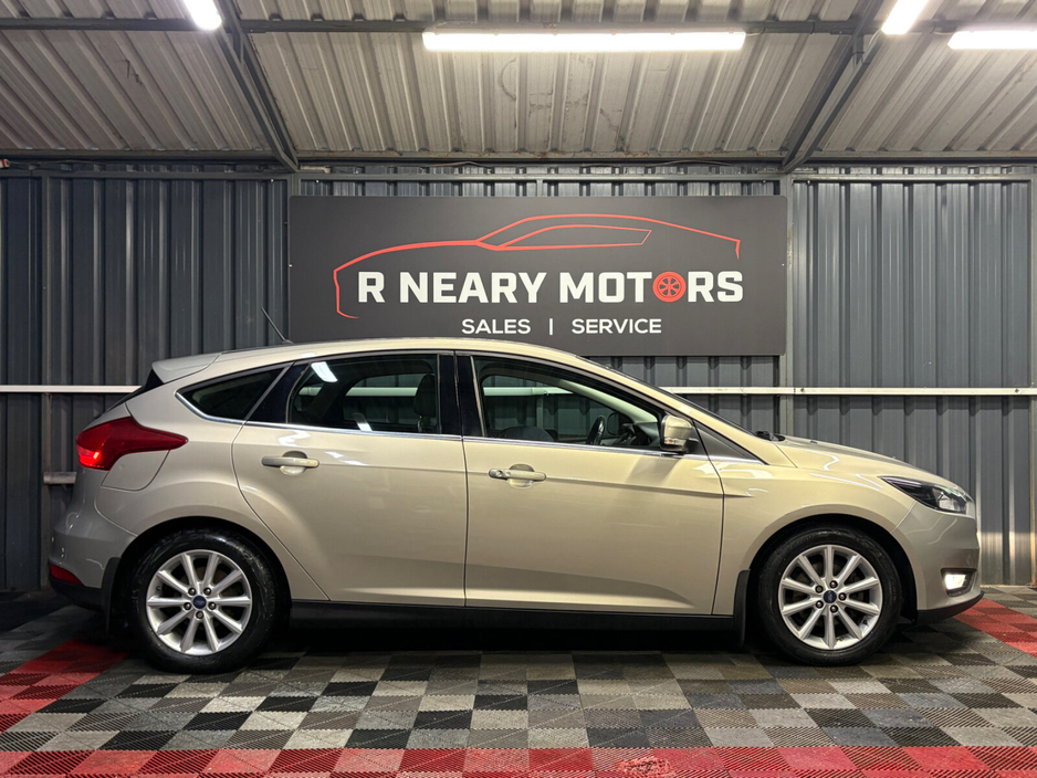 2018 Ford Focus - image 6