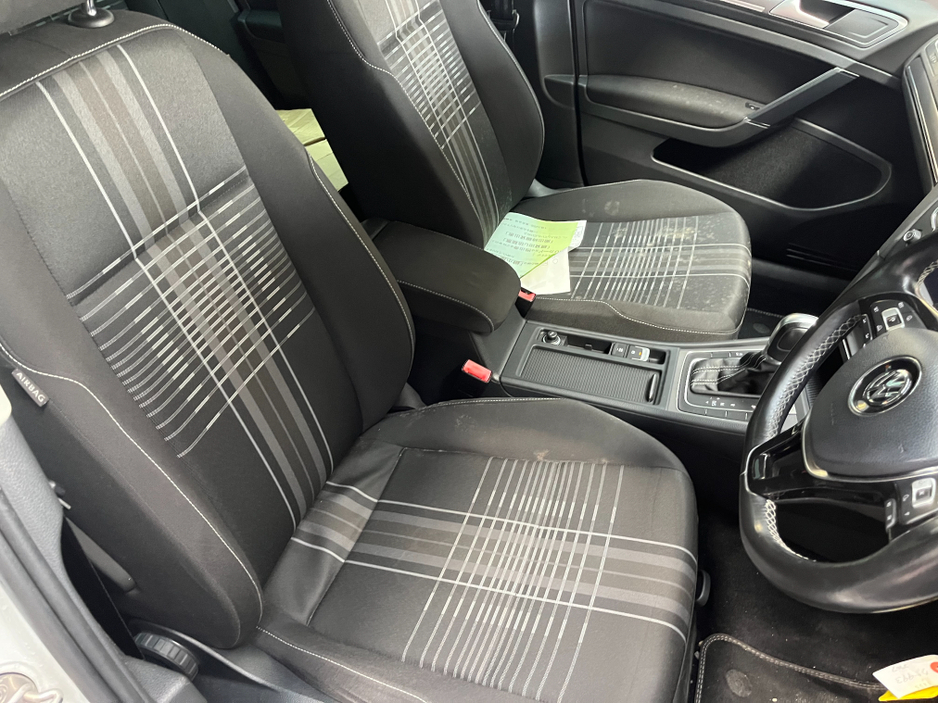 2015 Volkswagen Golf - image 9