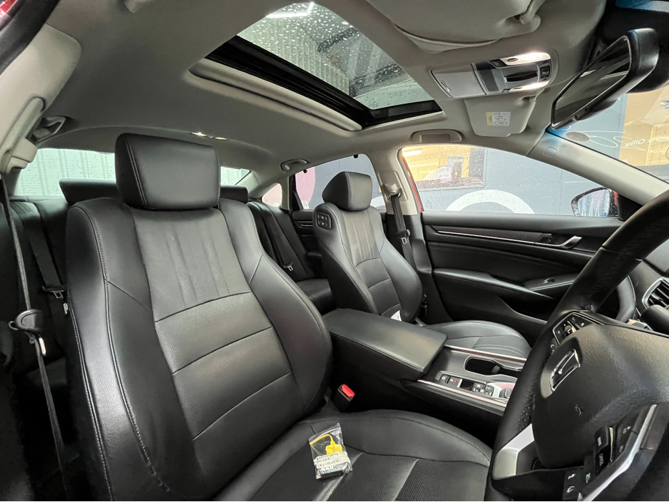 2020 BMW 5 Series - image 11