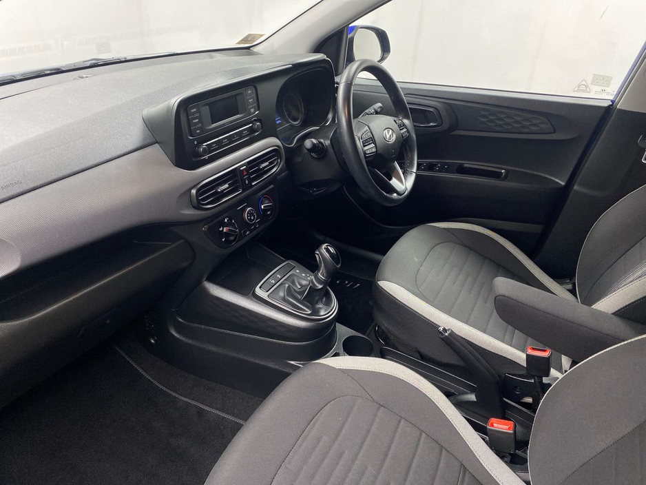 2023 Hyundai i10 - image 2