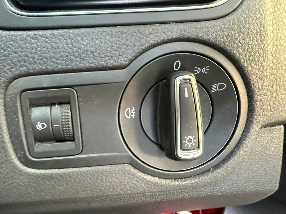 2015 Volkswagen Polo - image 16