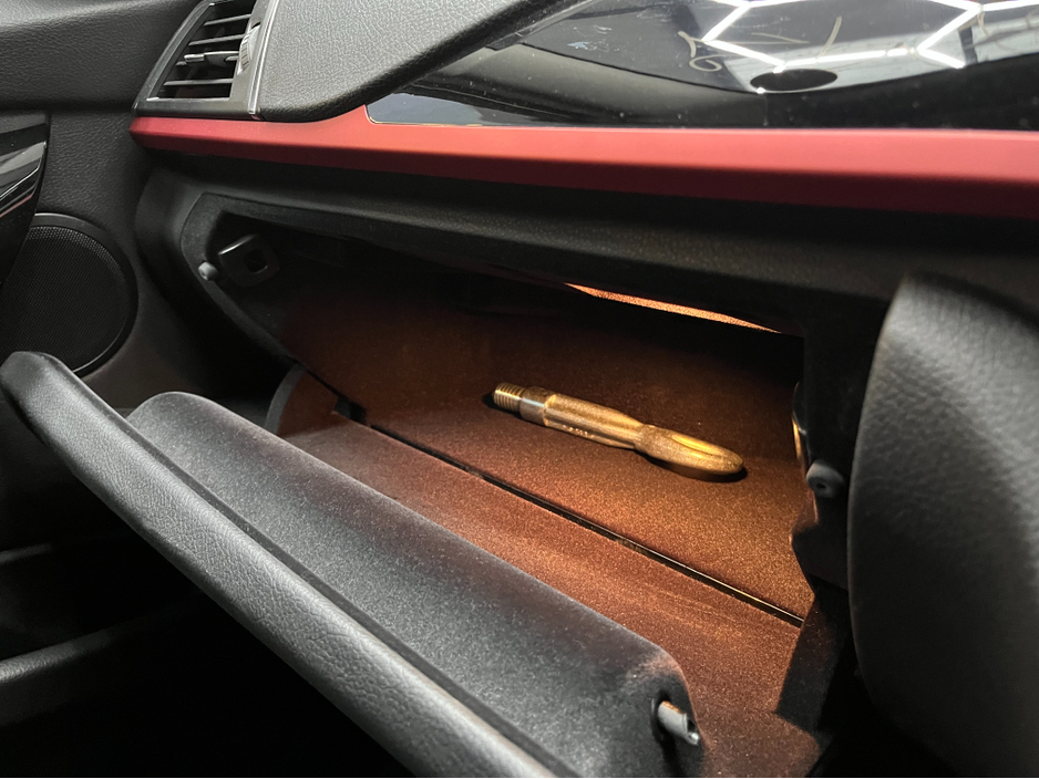 2016 BMW 3 Series - image 16