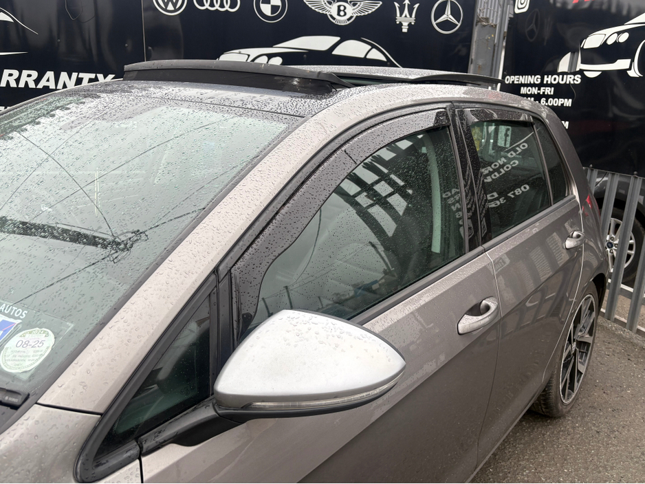 2014 Volkswagen Golf - image 9