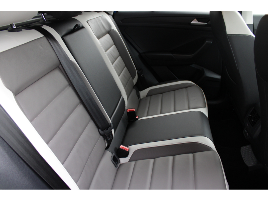 2022 Volkswagen T-Roc - image 16