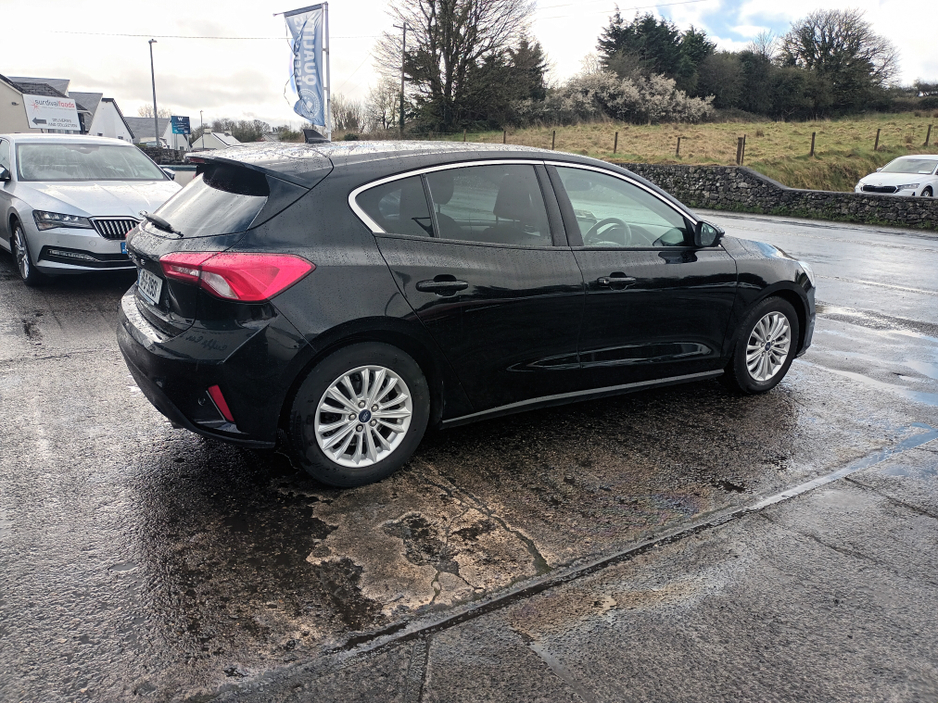 2019 Ford Focus - image 5