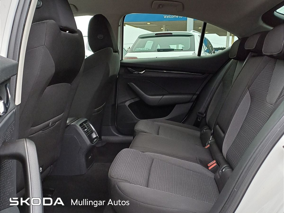 2021 Skoda Octavia - image 7