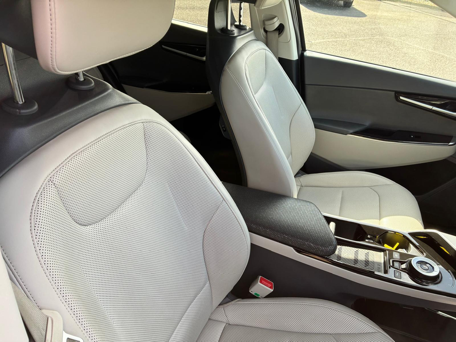 2023 Kia EV6 - image 8