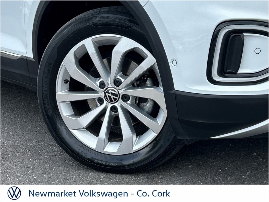 2023 Volkswagen T-Roc - image 2