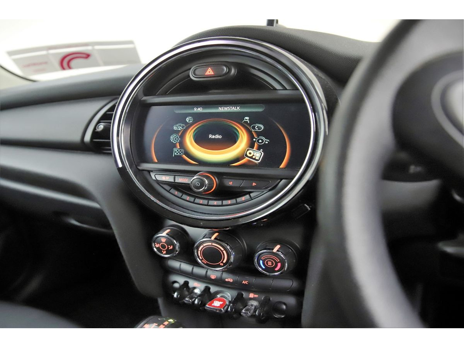 2016 MINI Hatch - image 21