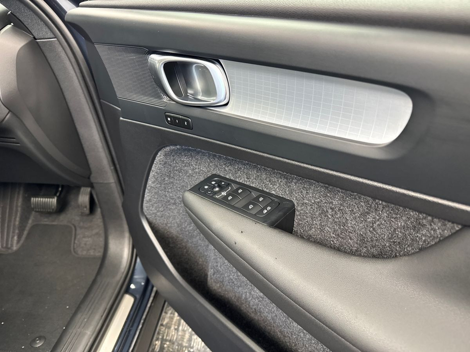 2026 Volvo XC40 - image 11