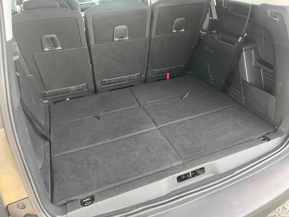 2020 Peugeot 5008 - image 5