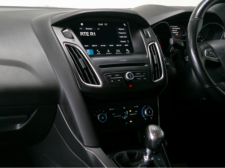 2018 Ford Focus - image 16