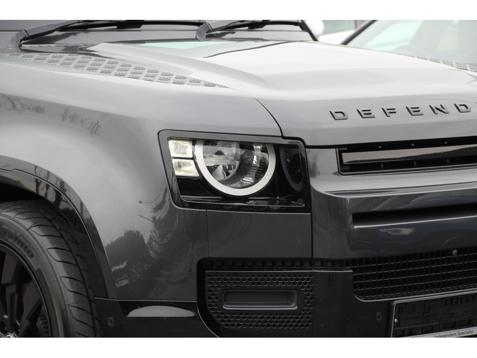 2022 Land Rover Defender - image 17