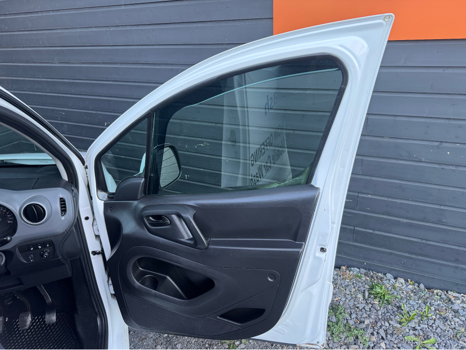 2017 Peugeot Partner - image 15