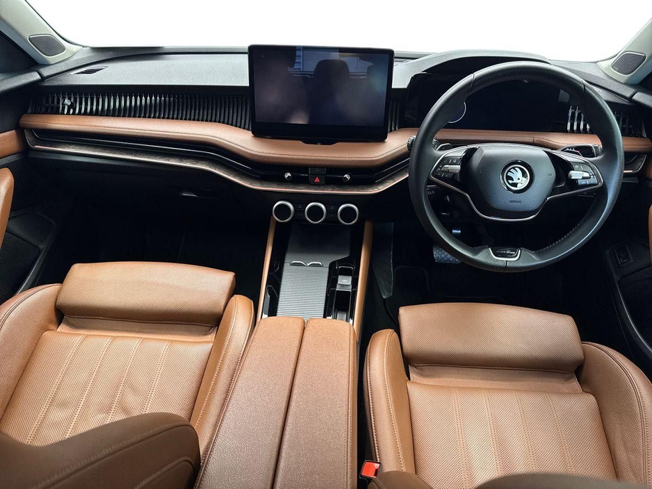 2025 Skoda Superb - image 8