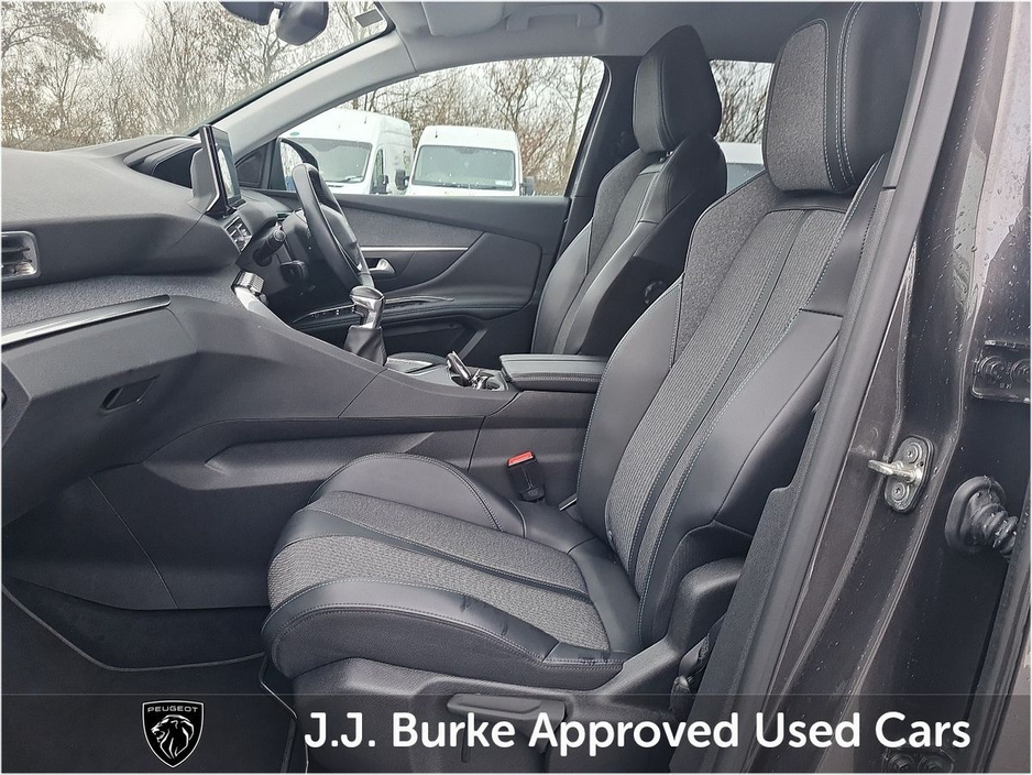 2022 Peugeot 3008 - image 8