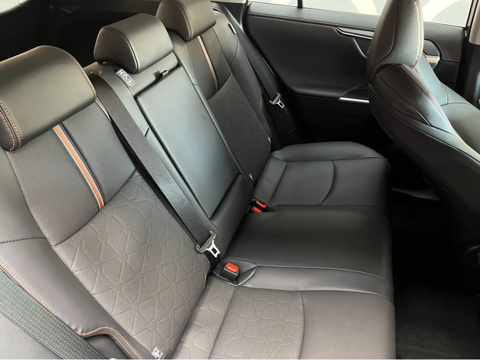 2025 Toyota Rav4 - image 15