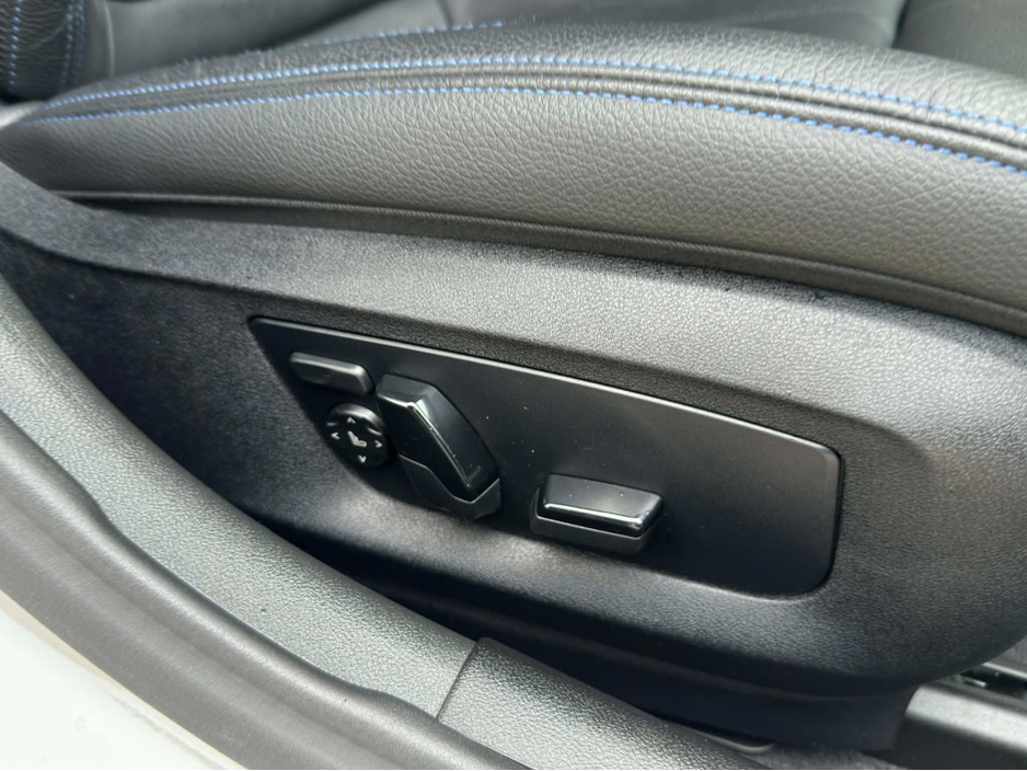 2022 BMW 5 Series - image 20