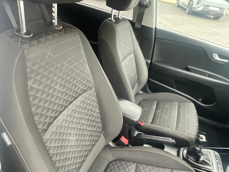2021 Kia Rio - image 5