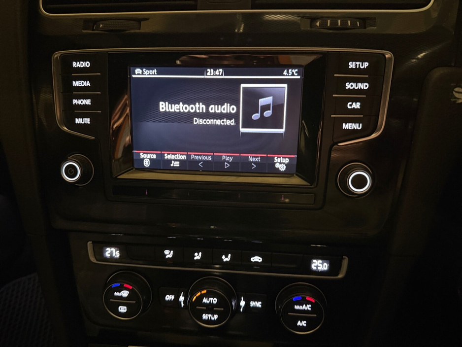 2014 Volkswagen Golf - image 11