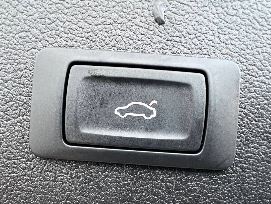 2015 Audi A4 AVANT S-LINE 2.0 TFSI // SERVICE HISTORY // NEW 19" S-LINE ALLOYS // DUAL ZONE CLIMATE CONTROL €17,900