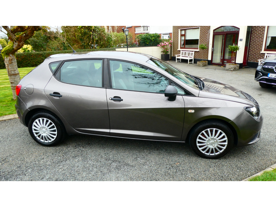 2015 SEAT Ibiza - image 2