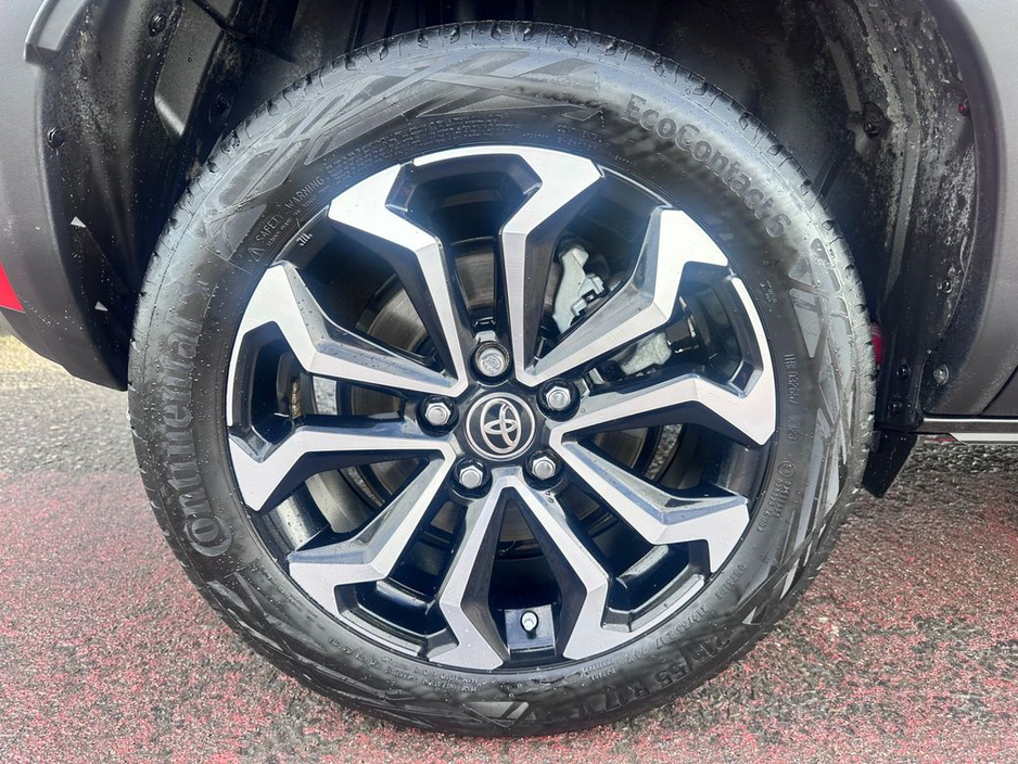 2024 Toyota Yaris Cross - image 36