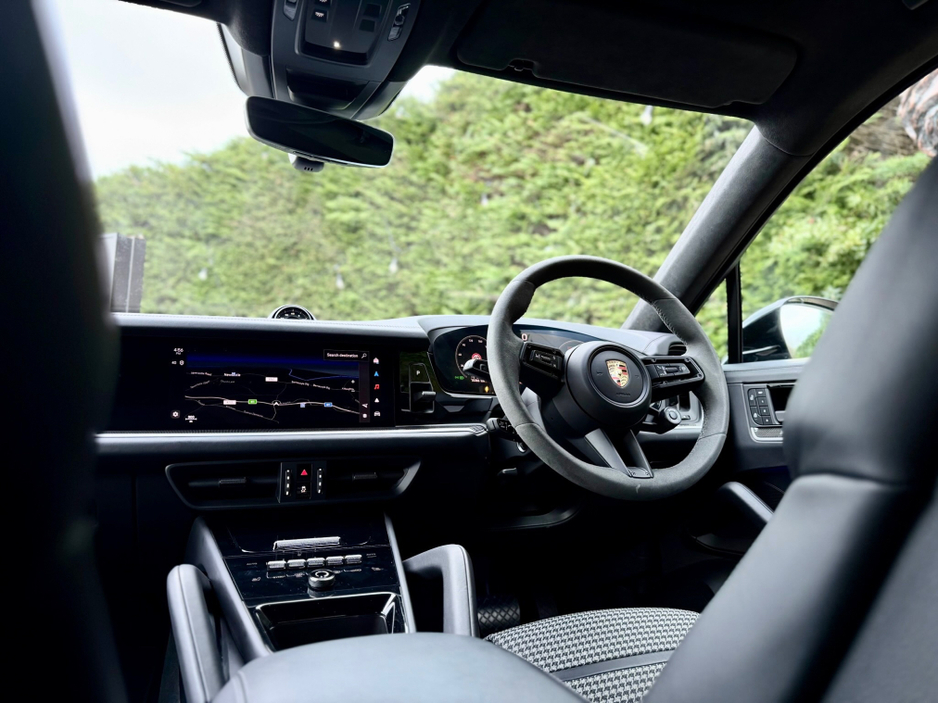 2024 Porsche Cayenne - image 12