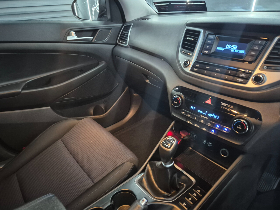 2017 Hyundai Tucson - image 6