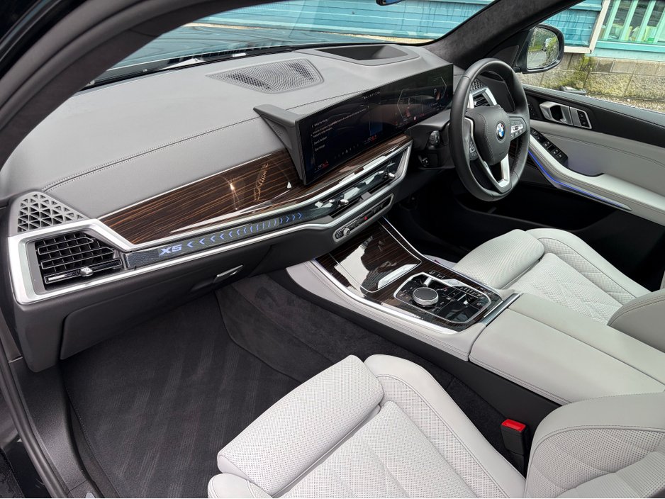 2025 BMW X5 - image 17