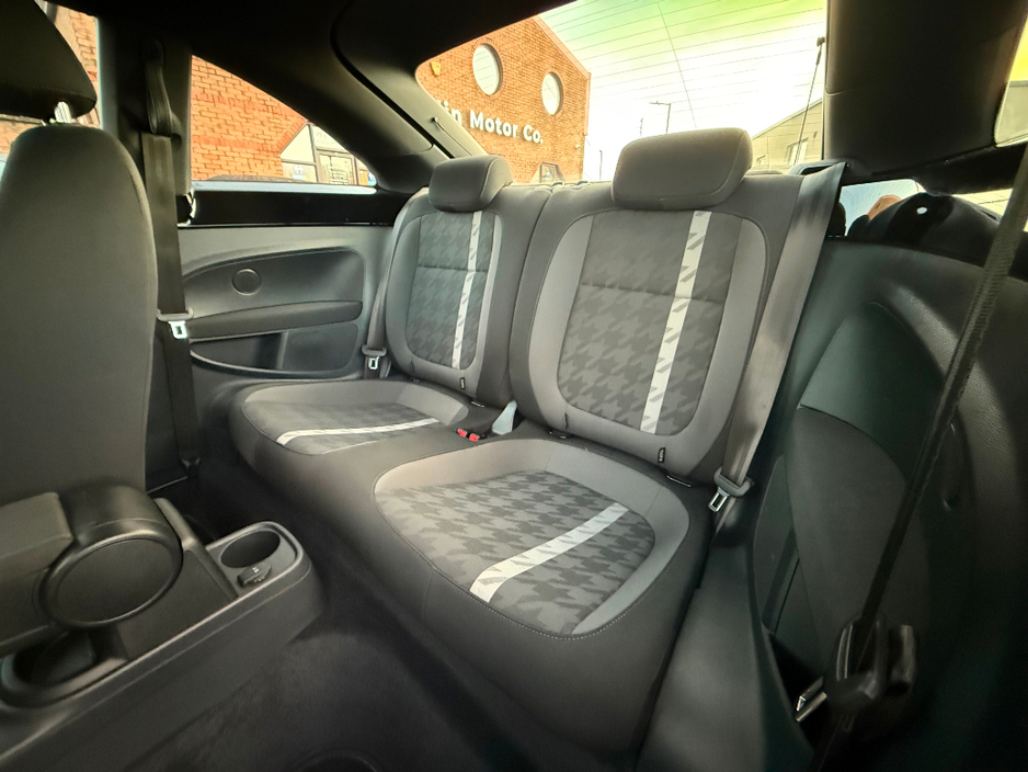 2018 Volkswagen Beetle - image 15