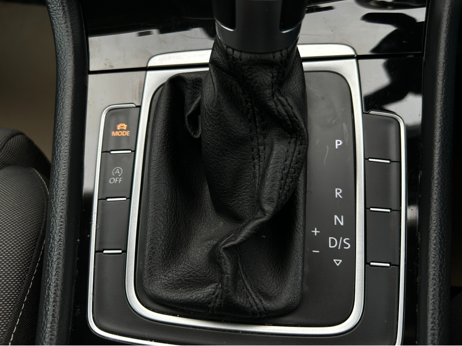 2015 Volkswagen Golf - image 14